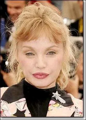 A. D. : Actrice et ralisatrice franco-amricaine dont la date de naissance est incertaine, je tiens des rles dans les films  Un indien dans la ville  et  Astrix et Oblix contre Csar . Je suis...