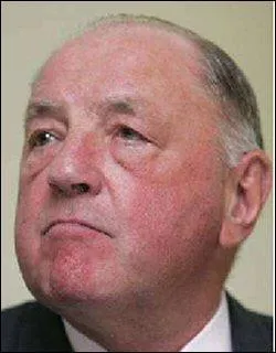 A. F. : Homme d'affaires belge, n en 1926, je suis considr comme la personne la plus riche de Belgique. Je suis...