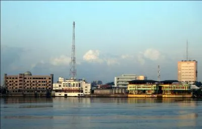 Parmi ces 3 pays africains, lequel est le seul  avoir une faade maritime ?