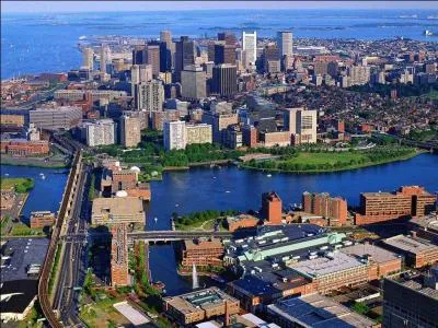 De quel tat de la Nouvelle Angleterre la ville de Boston est-elle la capitale ?