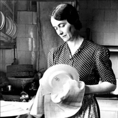 Elle a été l'épouse du Général, son surnom était "tante Yvonne". Quel était son nom de jeune fille ?