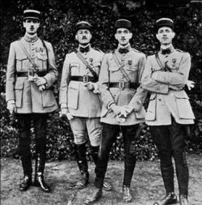 Ce membre de la famille du Général de Gaulle était surnommé "PDG". Ce surnom ne veut pas dire "Président Directeur Général". Il se dit de lui "Monarchiste de regret et républicain de raison". Il fut avocat de formation puis administrateur, et enfin professeur. Qui est-ce ?