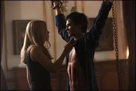 Dans cet pisode, Damon se fait torturer par Rebekah, pourquoi ?