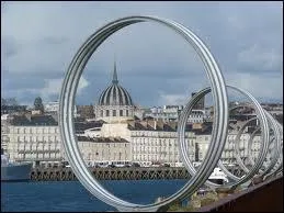 Lui aussi est un fameux joueur et a cr quelques quiz sympathiques !