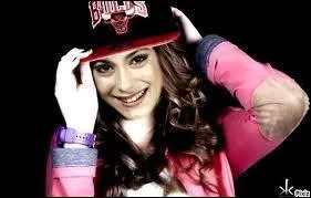 Dans quelle srie joue-t-elle ?