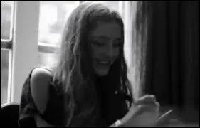 A t-elle porter un appareil dentaire ?