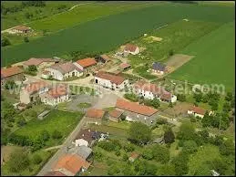 Situ dans la Meuse jusqu'en 1997, le village lorrain de Han-Deavant-Pierrepont se situe depuis cette date dans le dpartement ...