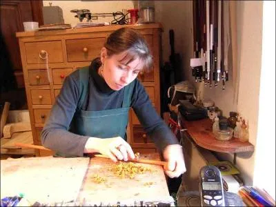 L'archetier fabrique ...