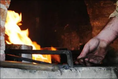 Le taillandier fabrique ...