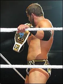 Quel est le vrai nom de Curtis Axel ?