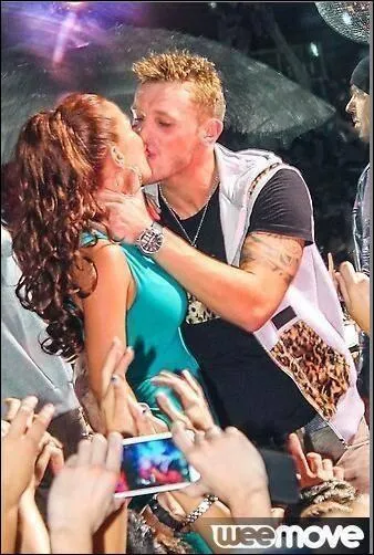 Actuellement, avec qui Jordan sort-il ?