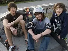 Comment s'appellent les trois frres dans  Les parents  ?