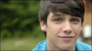 Quel est le nom de cet acteur qui joue dans  Les parents  ?