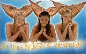 Dans la srie ''H2O'', quel objet les trois filles ont-elles en commun ?