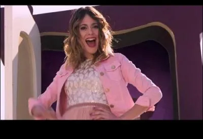 Avec quelle actrice de Violetta chante-t-elle  Si es por amor  ?