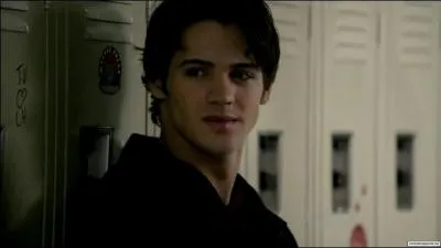 Qui joue le rle de Jeremy Gilbert ?