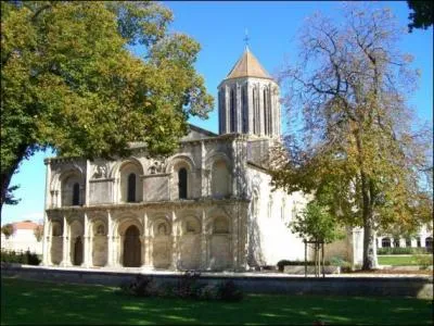 Vous voulez visiter Surgres et ses environs, dans quel dpartement devez-vous vous rendre ?