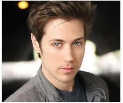 Quelle est la couleur de ses cheveux ?