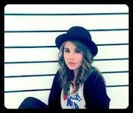 Cette belle fille s'appelle :