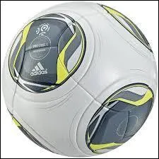 Par quel quipementier est sponsoris ce ballon ?