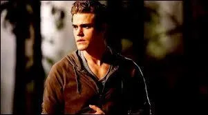 Quelle amie de Stefan se fait tuer  cause de Damon ?