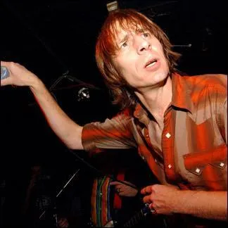 Mark Arm : the  sick  gentleman !   touch me i'm sick !   hurlait Mark Arm. Considr comme un des pionners du grunge, son groupe d'alors se dmarquait des autres groupes grunges par un style  garage-rock  vident, cela sera d'autant plus vrai pour son autre formation de l'poque . Quels sont ces deux groupes ?