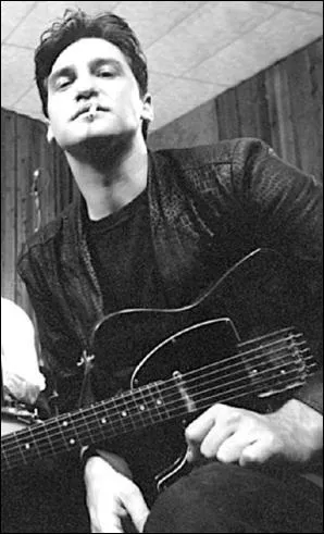 Greg Dulli : il a clbr les  gentlemen  avec son groupe phare durant les annes 90 (sur Sub Pop). Il joue toujours actuellement au sein d'un groupe auquel a particip Mark Lanegan. Quels sont les deux groupes de Greg Dulli ?