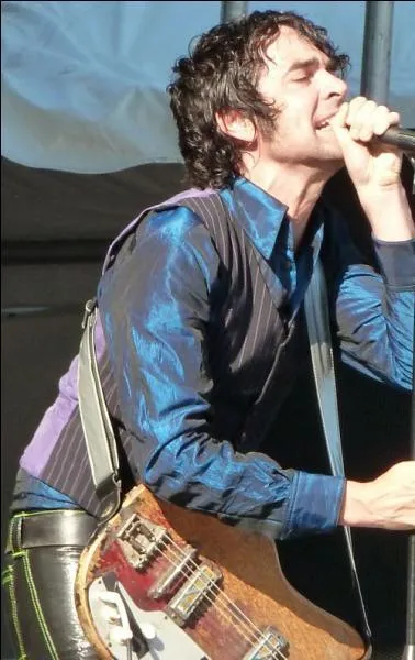 Jon Spencer : the  explosive  gentleman ! Dans un groupe il fait hurler le theremin et dans l'autre il accompagne sa belle Cristina ! Quels sont ces groupes ?