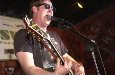 Greg Cartwright : the  bad gentleman . Il est dans mon panthon musical ! Ce qui ne devrait pas beaucoup vous aider, j'avoue. Il en remue plus d'un(e) quand il rpte  I'm a bad man . Dans quels groupes de la scne  garage rock  de Memphis svit sieur Cartwright ?