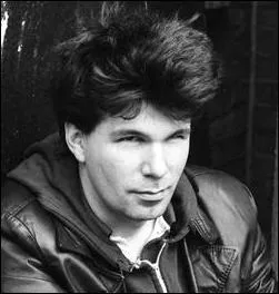 Bob Bert :  Hit the sand !  . De quel groupe, ce  vtran  de la scne punk-rock est-il le batteur ?