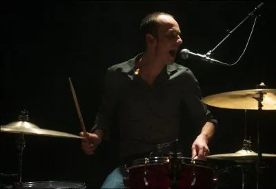 Xavier Bray :  Bye bye bayou . Dans quel groupe de rock cajun cet excellent batteur laisse-t-il le bon temps rouler ?