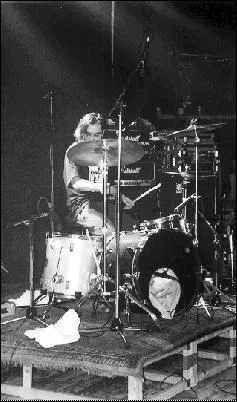 Christophe Sourice :  un des trois frres du groupe . De quel grand groupe franais tait-il le batteur ? Allez les filles !