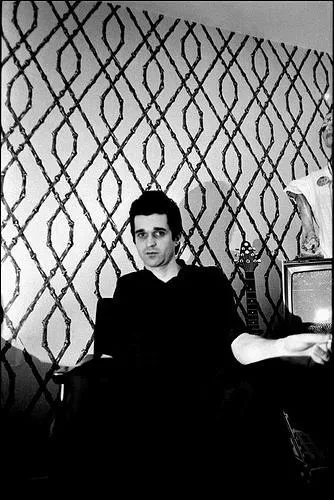 Nick Knox :  With Poison and Lux . Dans quel groupe battait-il ?