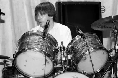 Steve Shelley :  A Ciccone . Dans quel groupe new-yorkais frappait-il ?