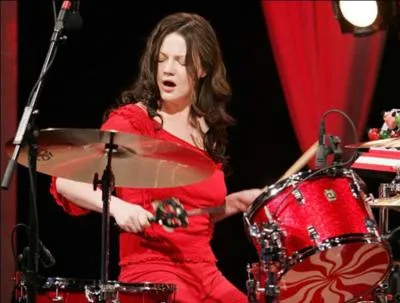 Meg White :  icone parmi les supporters de football, malgr elle !   Dans quel  White group  jouait-elle
