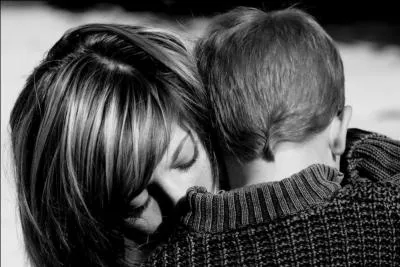 Qui chantait  Cendrillon pour ses trente ans est la plus triste des mamans  ?