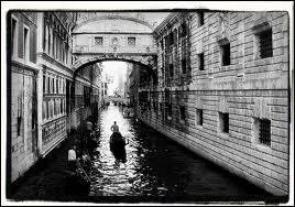 Qui chantait  Que c'est triste Venise au temps des amours mortes  ?