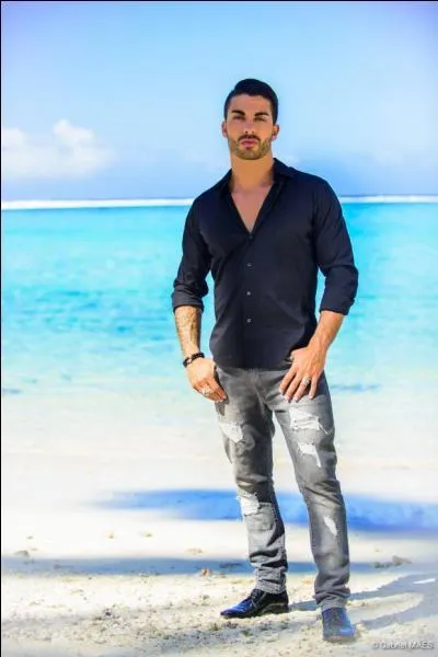 Avec quelle(s) fille(s) Ju est-il sorti dans la villa ?