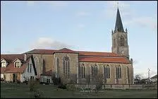 Voici l'glise du village lorrain de Saizerais. Il se situe dans le dpartement n...