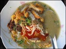 Le  Mohinga , constitu de pte de poisson, vermicelles, coriandre, oignons, ufs ... , color et nourrissant, est le plat national d'une cuisine place au confluent de plusieurs cuisines asiatiques. Quelle cuisine ?