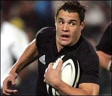 Dans quelle équipe française le néo-zélandais Dan Carter vient-il d'arriver ?