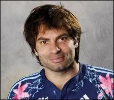 Quel ancien joueur du Stade français Paris est désormais un entraîneur de l'équipe ?