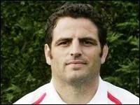 Quel ancien joueur de l'équipe de France et du Biarritz olympique est l'entraîneur de Dax ?