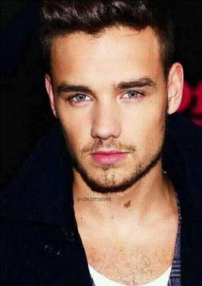 Quelle est la couleur des yeux de Liam ?
