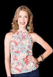 Qu'est Angie par rapport  Violetta ?