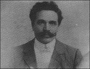 Faencier et peintre dcorateur, n  Nevers dans la Nivre le 16 mai 1876, appel en dcembre 1914, incorpor comme 2e classe au 237e rgiment d'infanterie qu'en mars 1915. Mortellement bless, je dcde le 16 juin 1915  Caucourt (Pas-de-Calais), on me doit des uvres comme les fonts baptismaux et chemins de croix de l'glise Saint-Loup de Saint-Honor-les-Bains :