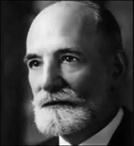 N  Bayonne en 1887, juriste, diplomate et politicien, je reois le prix Nobel de la paix en 1968. D'origine juive, je suis membre du gouvernement de la France libre, aprs guerre, vice-prsident du conseil d'tat de 1944  1959, prsident de la cour europenne des droits de l'Homme de 1965  1968. Bless grivement au ventre et au jambes en octobre 1914, je dcde le 20 fvrier 1976 :