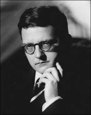 Quel compositeur russe a crit un concerto pour piano et trompette ?