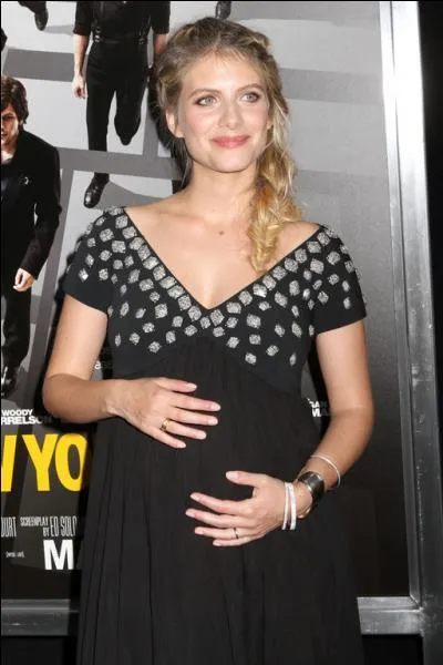 Une question people enfin, trs rare chez moi. Quel est le prnom de son petit garon, n le 30 septembre dernier (2013) ?