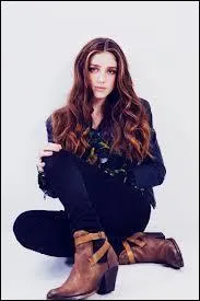 Qui est cette jeune chanteuse ?